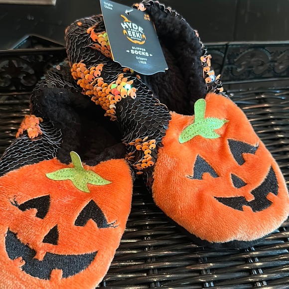 🌷3 for $12 Hyde & Eek Jack-o-lantern Slipper Gripper Socks S/M 5-7 Women - Picture 1 of 5